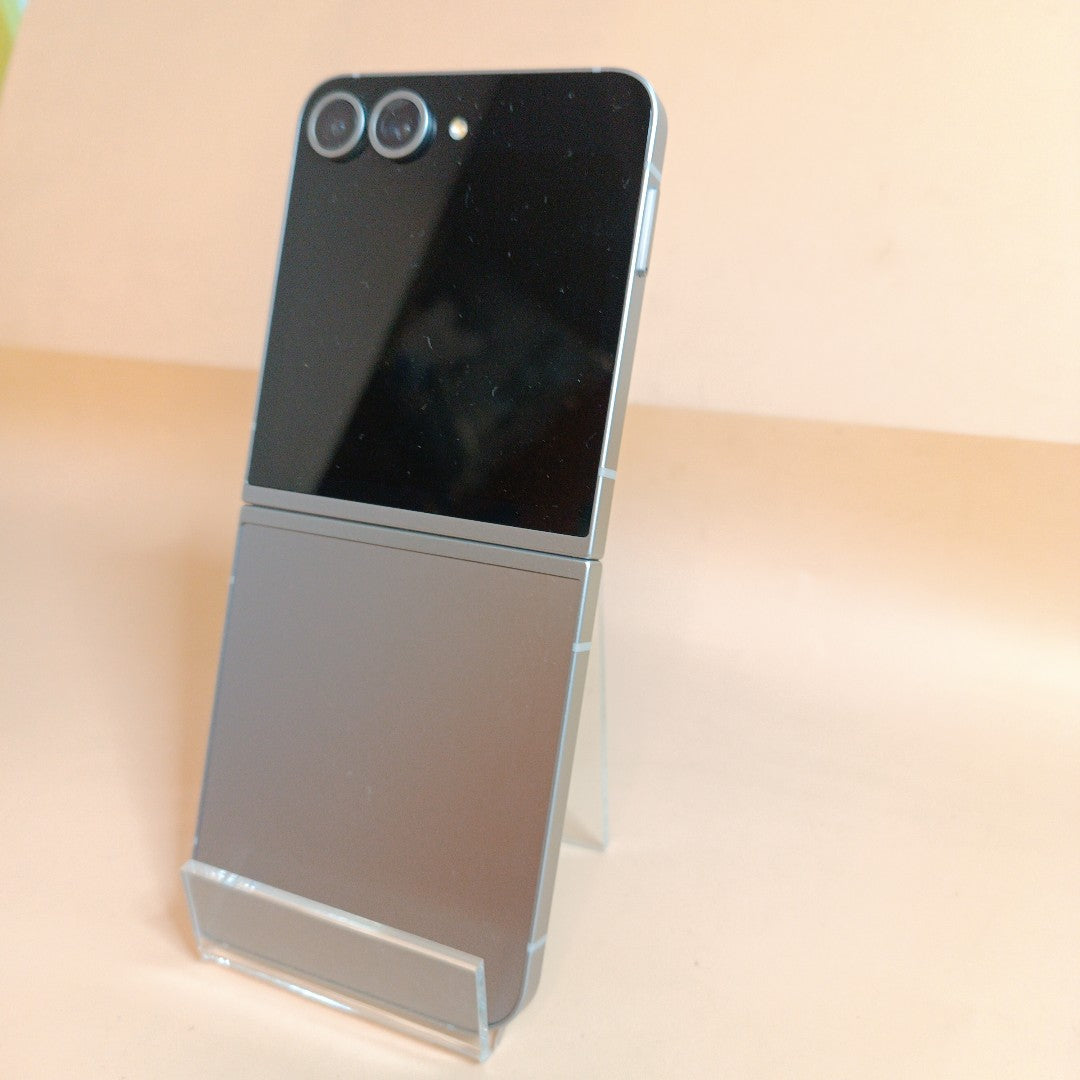 CELULAR SAMSUNG GALAXY Z FLIP6 SM-F741B (2024) 512 GB 12 GB RAM (SEMINUEVO)