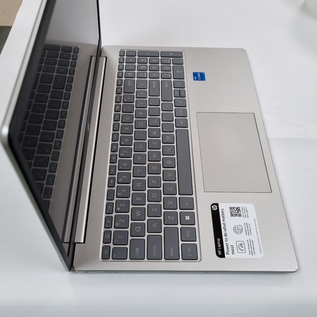 LAPTOP HP 15-FD0999NR (2024) 512 GB SSD 8 GB RAM (SEMINUEVO)
