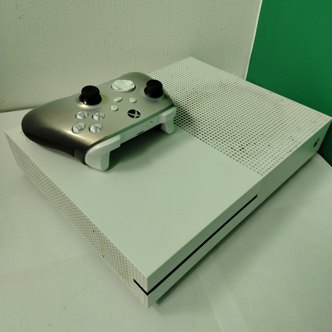 CONSOLA DE VIDEOJUEGO MICROSOFT XBOX ONE S 1 TB (SEMINUEVO)