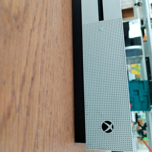 CONSOLA DE VIDEOJUEGO MICROSOFT XBOX ONE S 1 TB (SEMINUEVO)