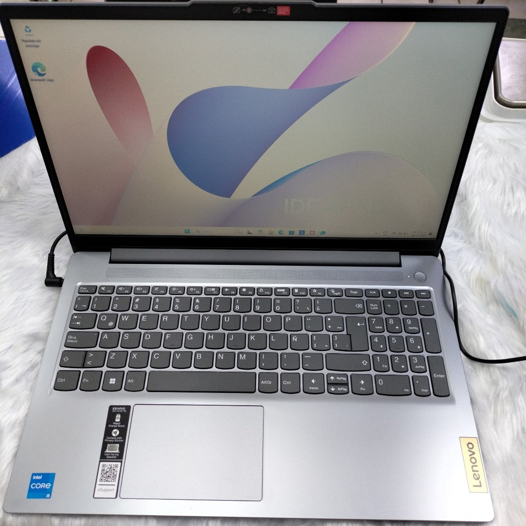 LAPTOP LENOVO IDEAPAD SLIM 3 15IAH8 (2024) 512 GB SSD 8 GB RAM (SEMINUEVO)