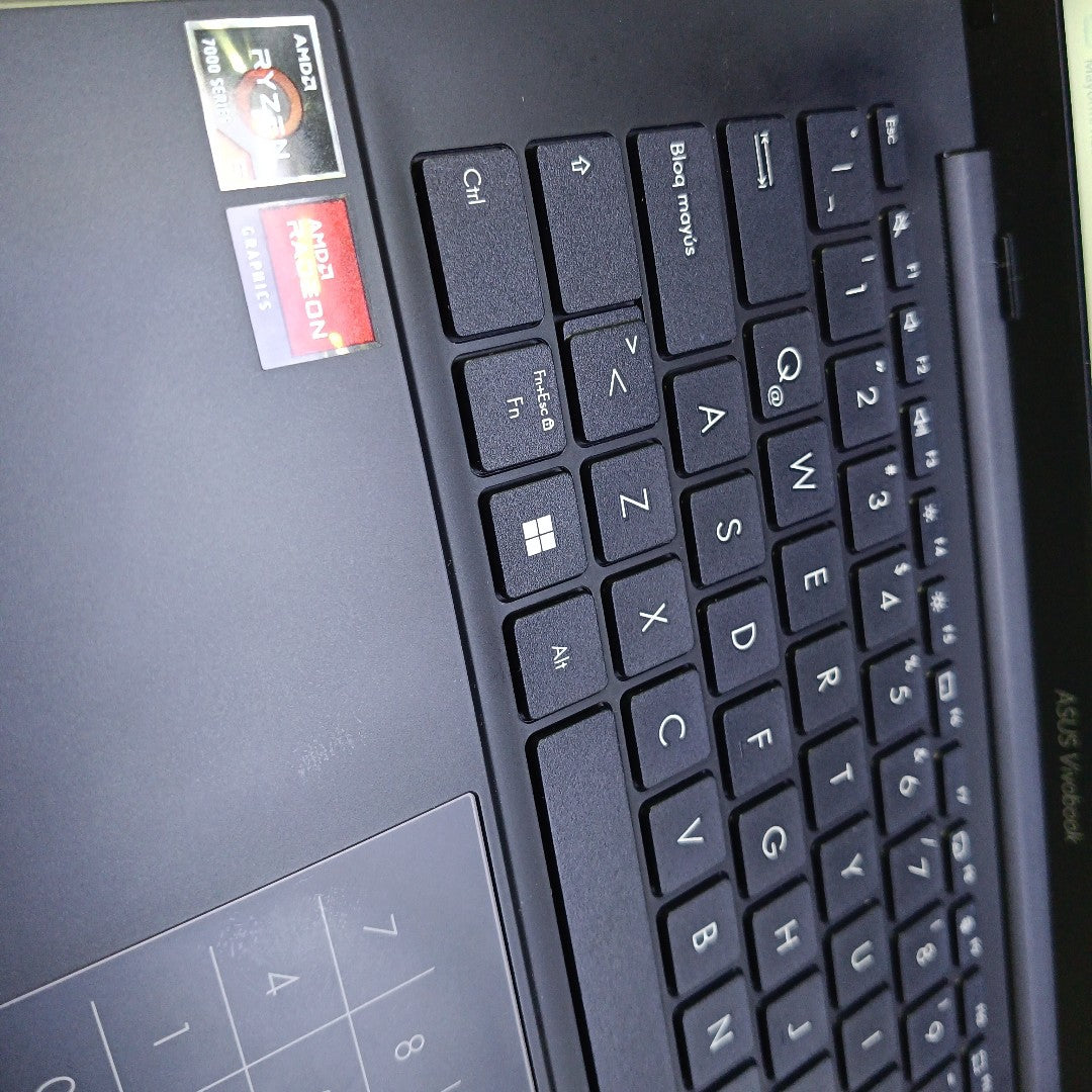 LAPTOP ASUS VIVOBOOK GO 14 E1404FA-NK341W (2024) 512 GB SSD 8 GB RAM (SEMINUEVO)