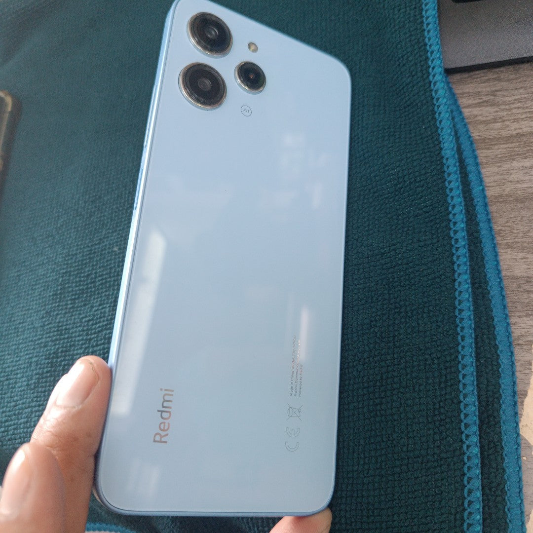 CELULAR XIAOMI REDMI 12 23053RN02L 256 GB 8 GB RAM (SEMINUEVO)