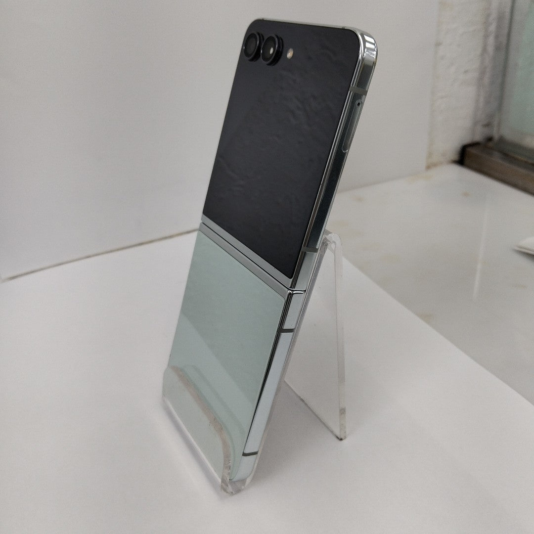 CELULAR SAMSUNG GALAXY Z FLIP 5 SM-F731B (2023) 256 GB 8 GB RAM (SEMINUEVO)