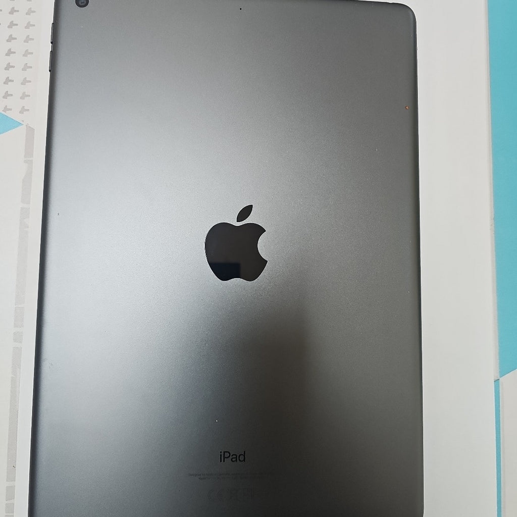TABLETA APPLE IPAD 9 A2602 64 GB 3 GB RAM (SEMINUEVO)
