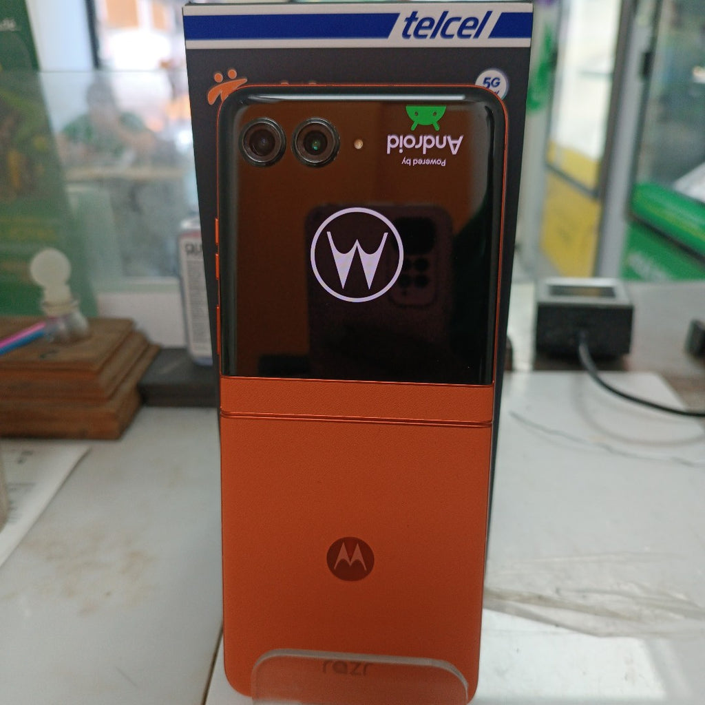 CELULAR MOTOROLA RAZR 50 5G XT2453-1 512 GB 12 GB RAM (SEMINUEVO)