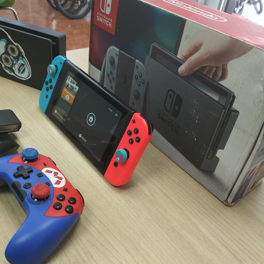 CONSOLA DE VIDEOJUEGO NINTENDO SWITCH 1.1 32 GB (SEMINUEVO)