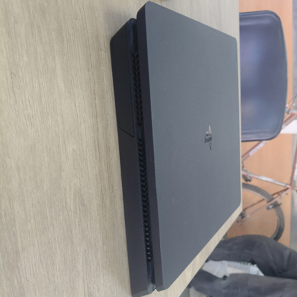 CONSOLA DE VIDEOJUEGO SONY PS4 SLIM 1 TB (SEMINUEVO)