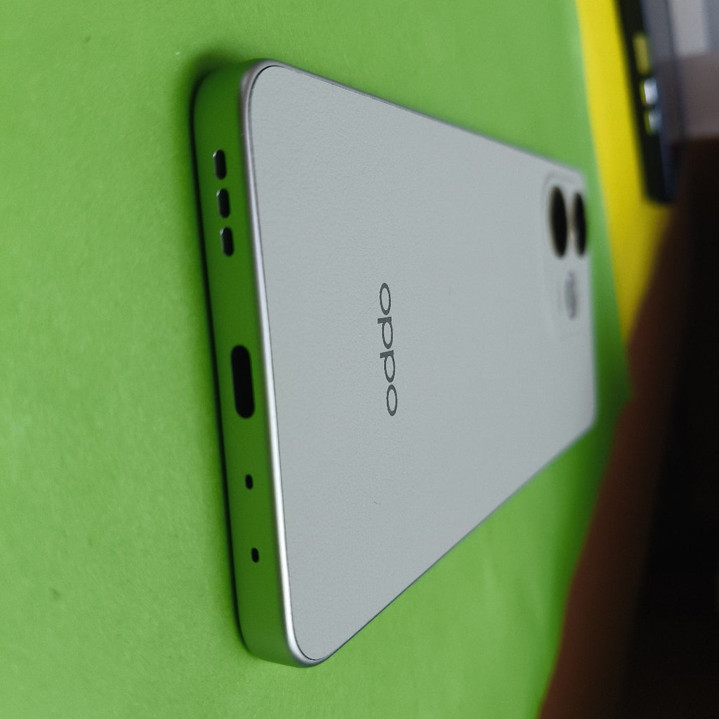 CELULAR OPPO  A5 PRO CPH2711 (2025) 256 GB 8 GB RAM (SEMINUEVO)