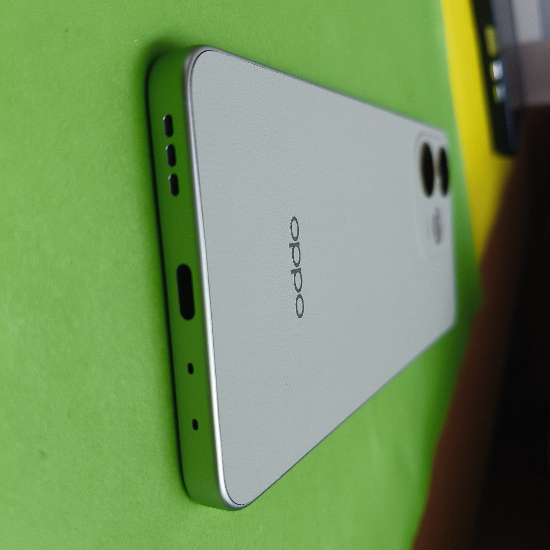 CELULAR OPPO  A5 PRO CPH2711 (2025) 256 GB 8 GB RAM (SEMINUEVO)