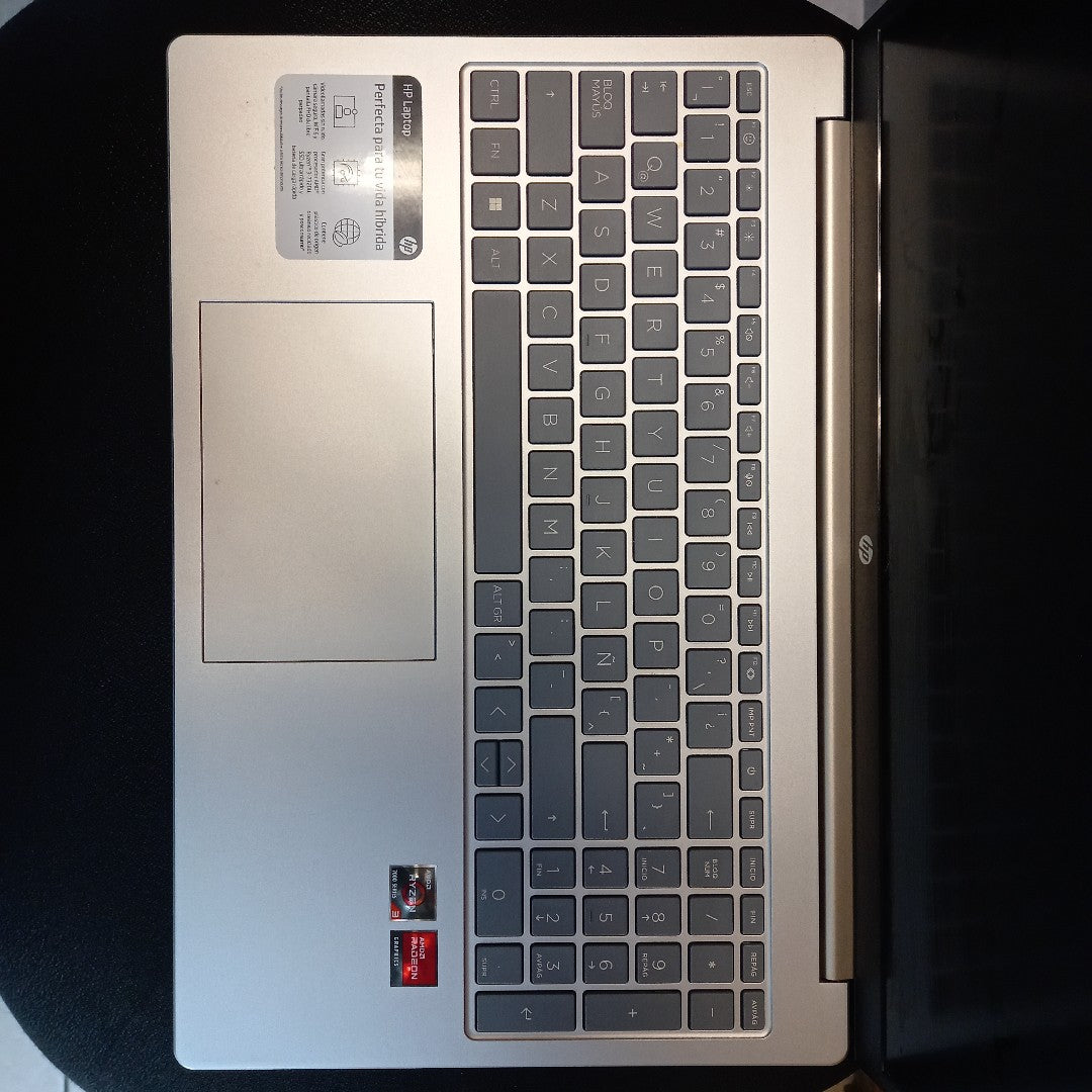 LAPTOP HP 15-FC0043LA (2024) 512 GB SSD 8 GB RAM (SEMINUEVO)