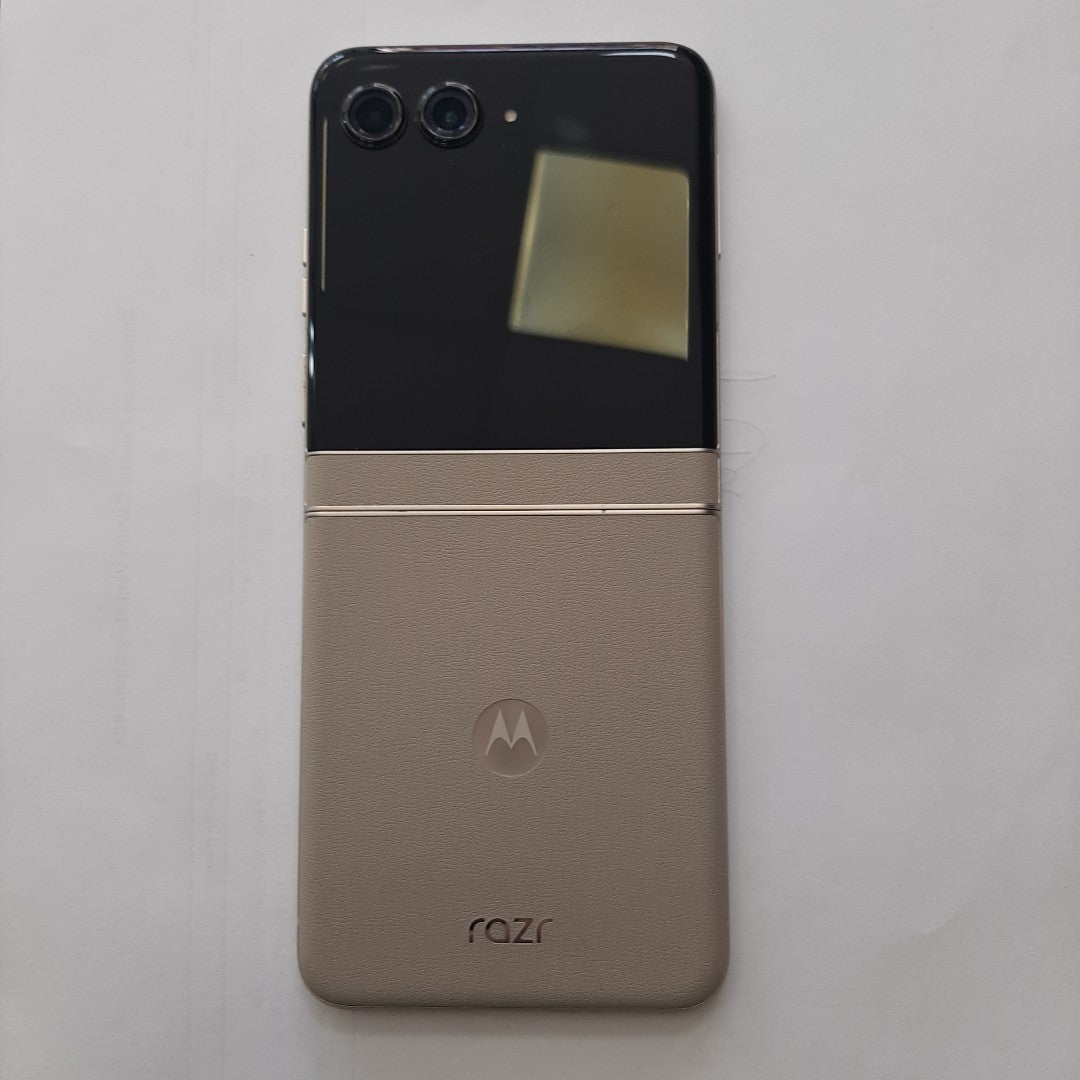 CELULAR MOTOROLA RAZR 50 5G XT2453-1 512 GB 12 GB RAM (SEMINUEVO)