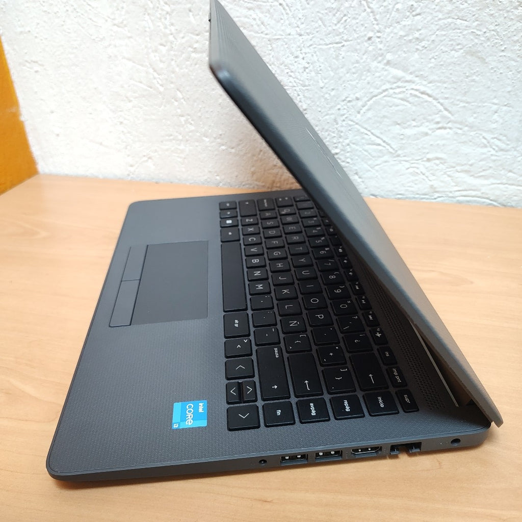 LAPTOP HP 240 G9 (2024) 512 GB SSD 8 GB RAM (SEMINUEVO)