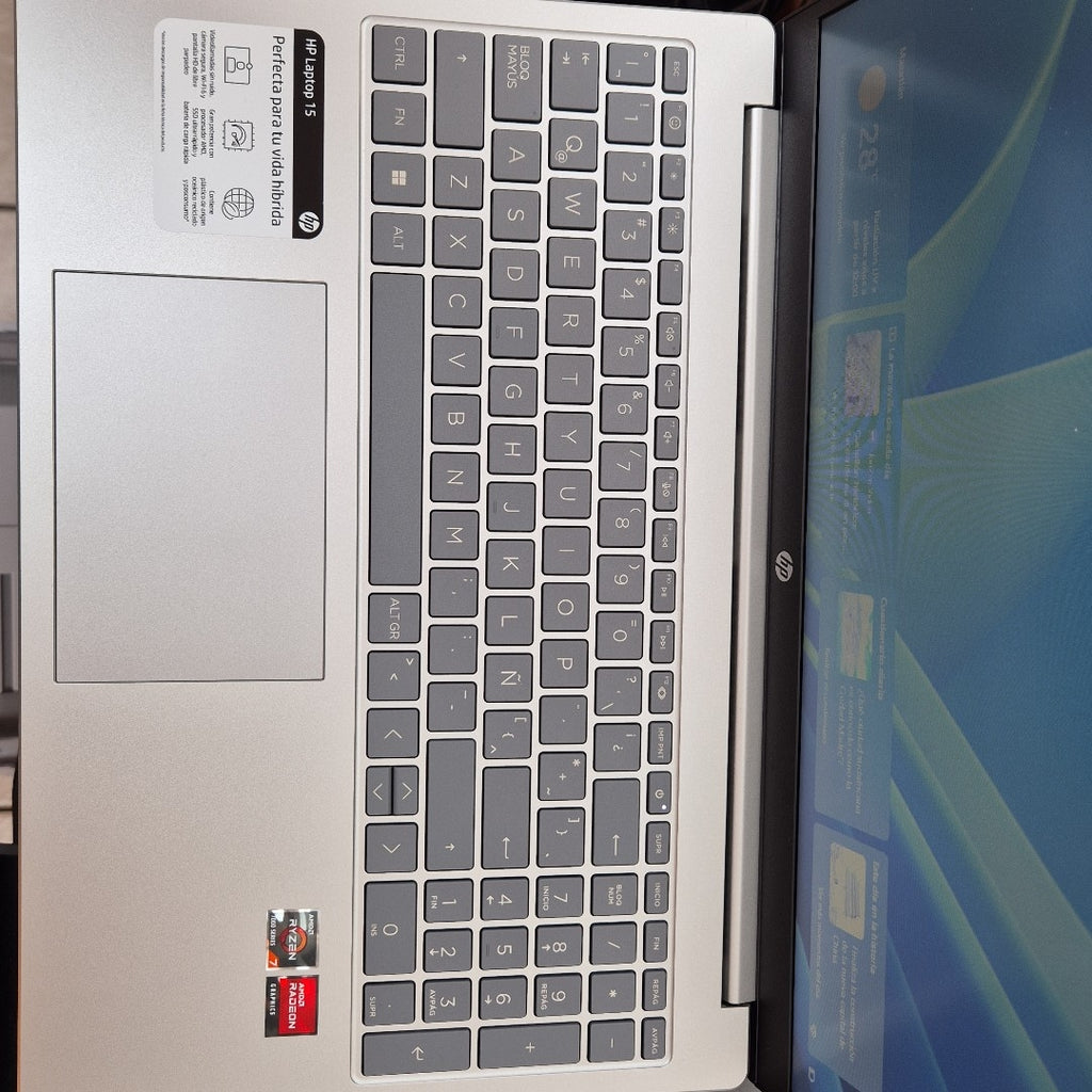LAPTOP HP 15-FC0080LA (2024) 512 GB SSD 16 GB RAM (SEMINUEVO)