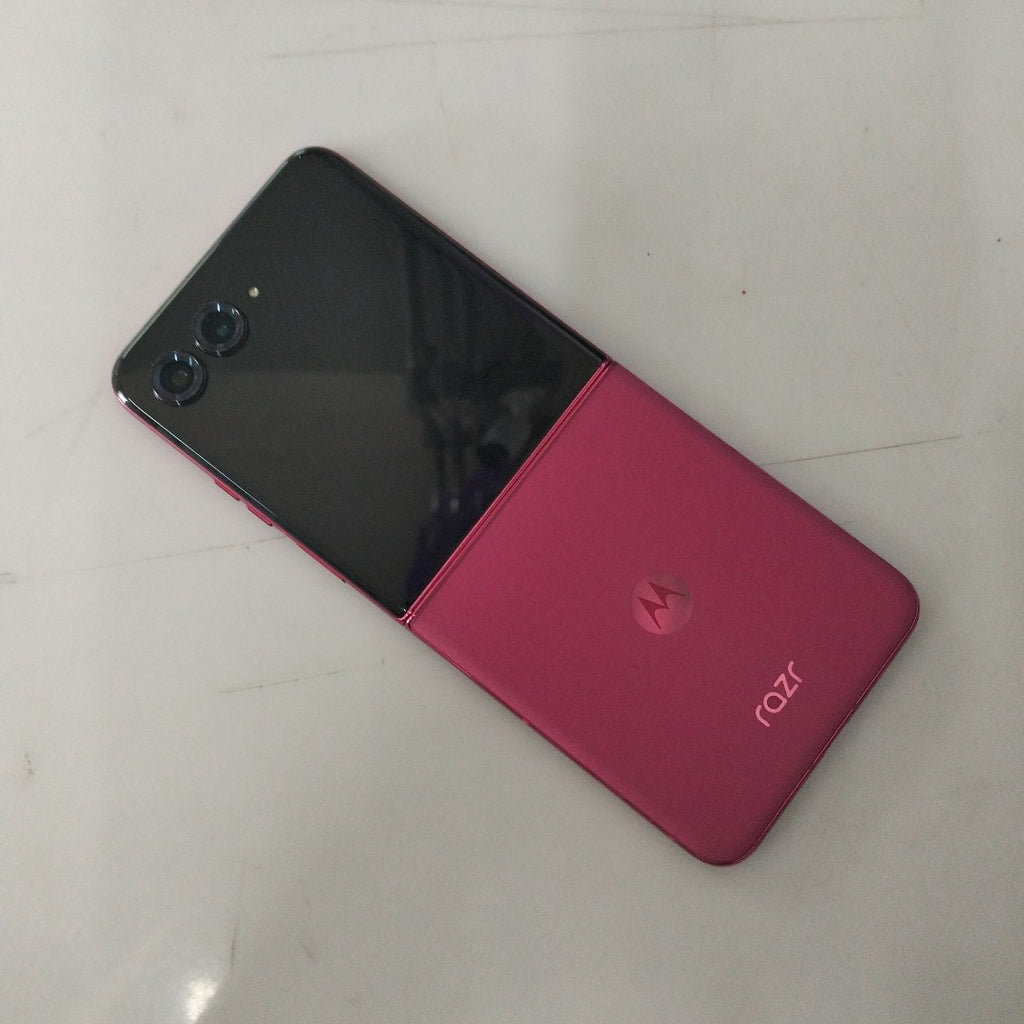 CELULAR MOTOROLA RAZR 50 ULTRA XT2451-3 (2024) 512 GB 12 GB RAM (SEMINUEVO)