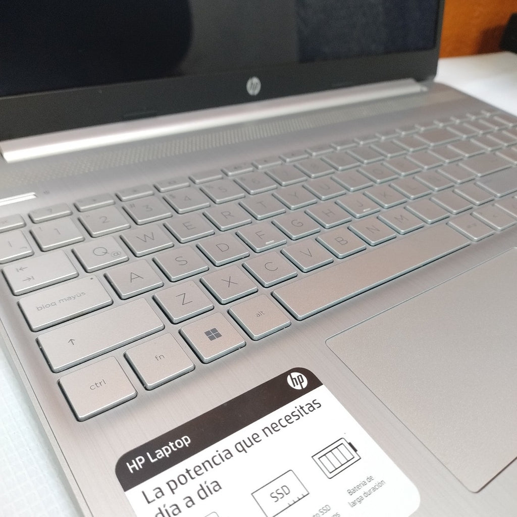 LAPTOP HP 15-EF1501LA (2022) 256 GB SSD 8 GB RAM (SEMINUEVO)