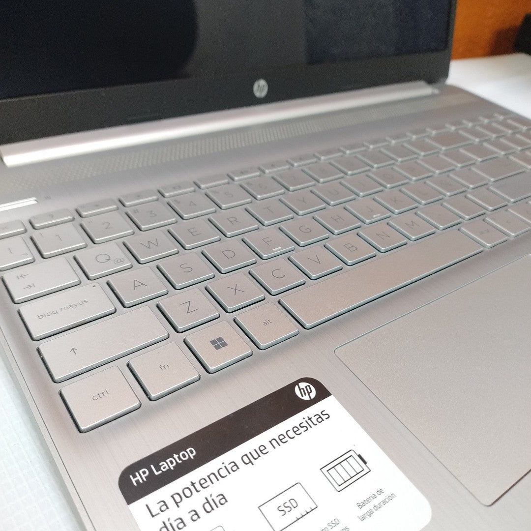 LAPTOP HP 15-EF1501LA (2022) 256 GB SSD 8 GB RAM (SEMINUEVO)