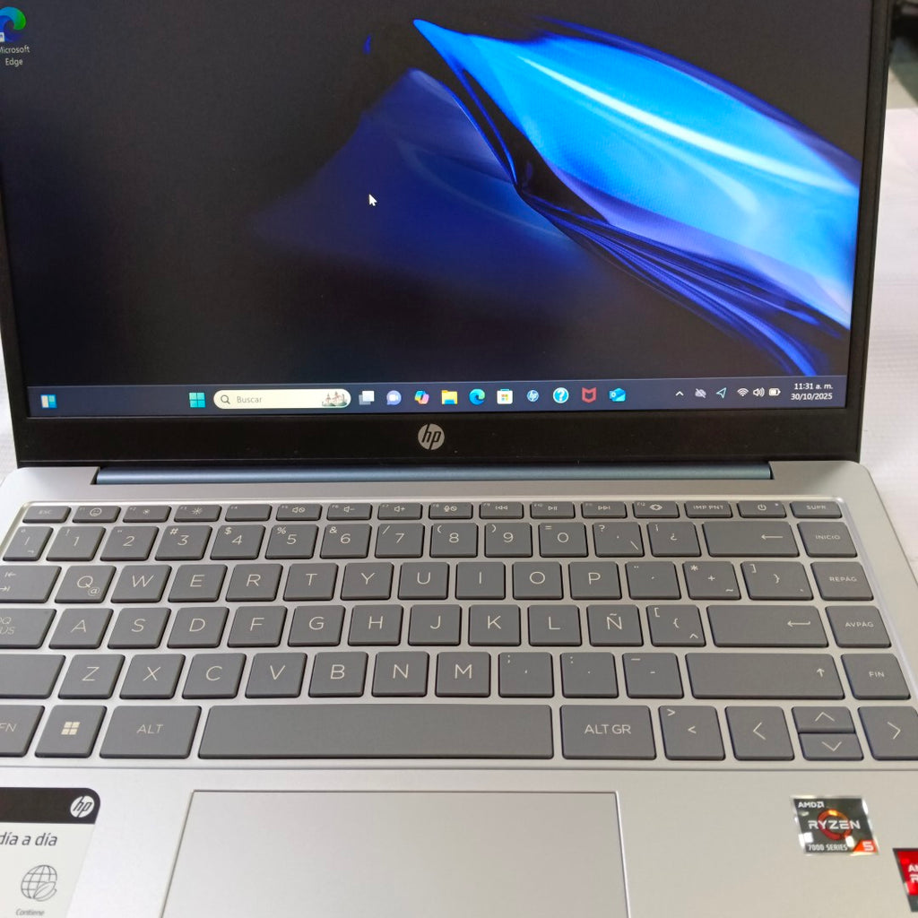 LAPTOP HP 14-EM0017LA (2024) 512 GB SSD 8 GB RAM (SEMINUEVO)