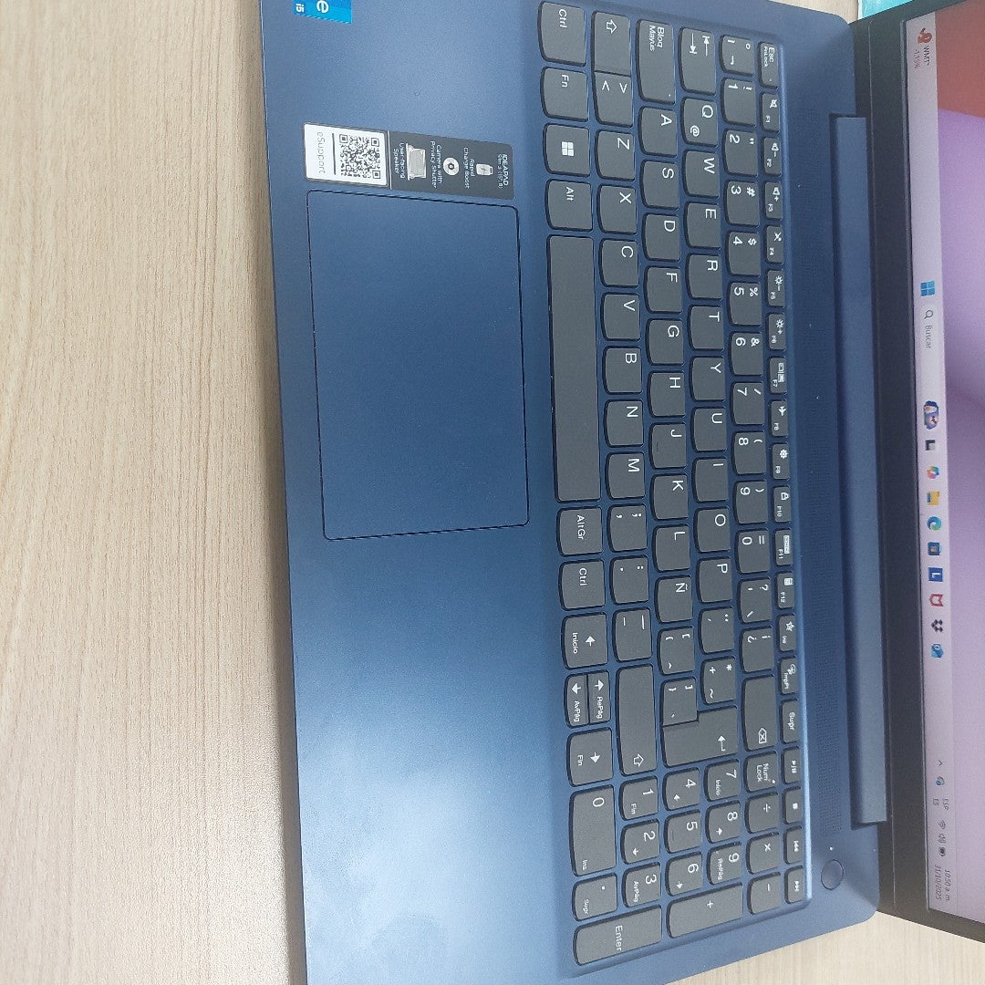 LAPTOP LENOVO IDEAPAD SLIM 3 15IAH8 (2024) 512 GB SSD 8 GB RAM (SEMINUEVO)