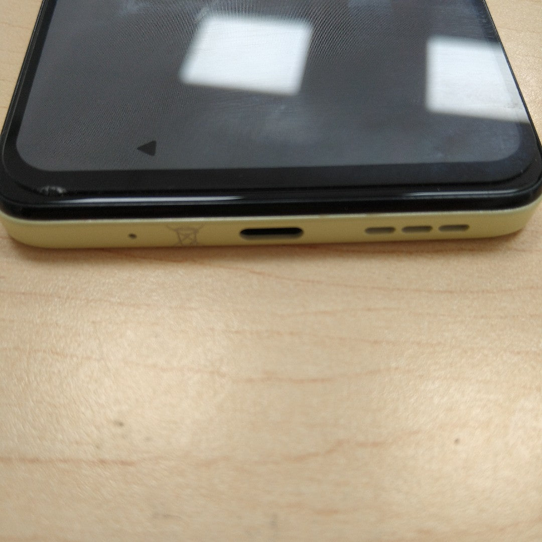 CELULAR MOTOROLA MOTO E14 XT2421-12 (2024) 64 GB 2 GB RAM (SEMINUEVO)