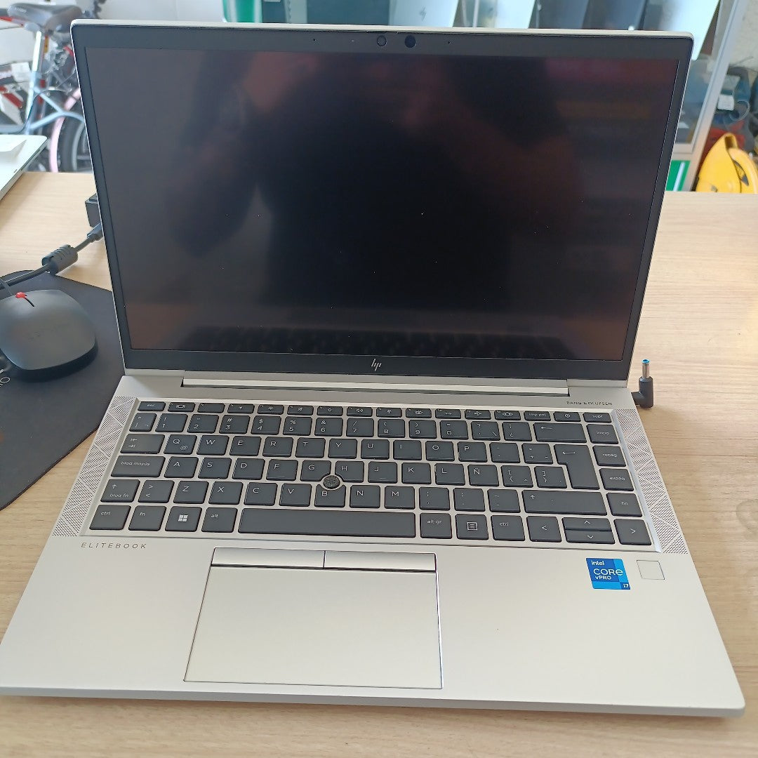 LAPTOP HP ELITEBOOK 840 G8 (2023) 256 GB SSD 16 GB RAM (SEMINUEVO)