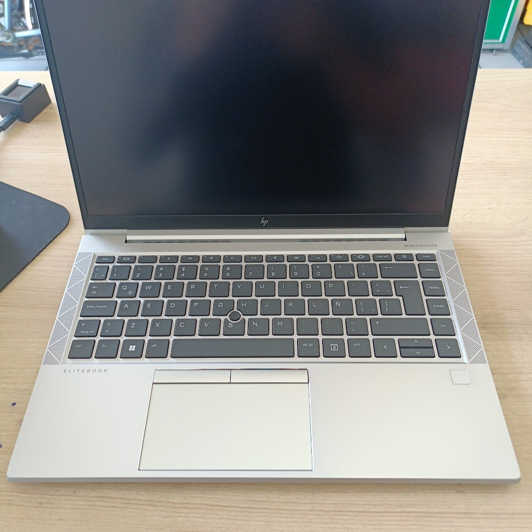LAPTOP HP ELITEBOOK 840 G8 (2023) 256 GB SSD 16 GB RAM (SEMINUEVO)