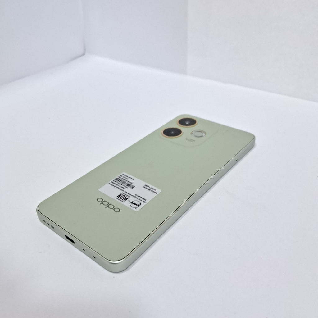 CELULAR OPPO  A5 PRO CPH2711 (2025) 256 GB 8 GB RAM (SEMINUEVO)