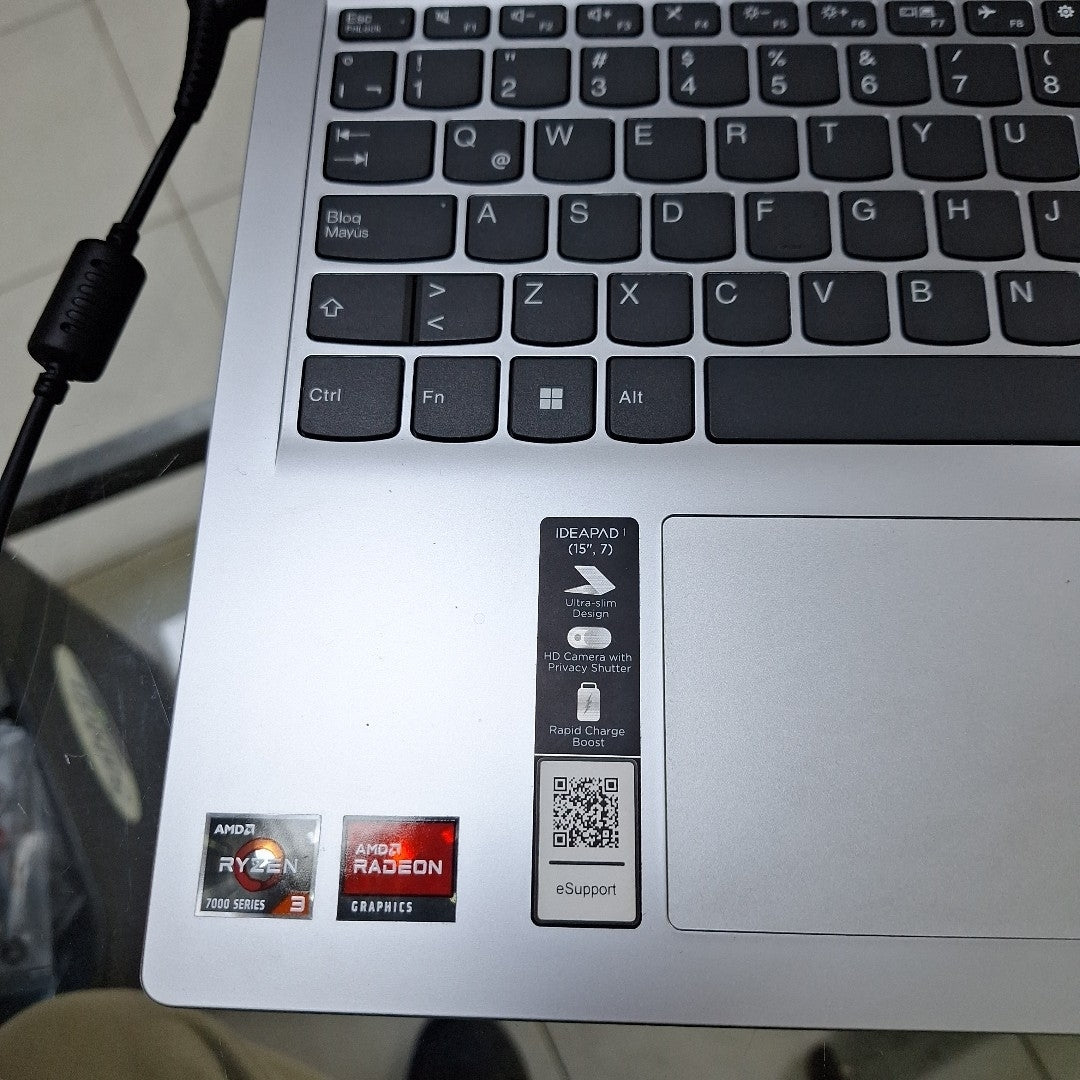 LAPTOP LENOVO IDEAPAD 1 15AMN7 (2023) 256 GB HDD 8 GB RAM