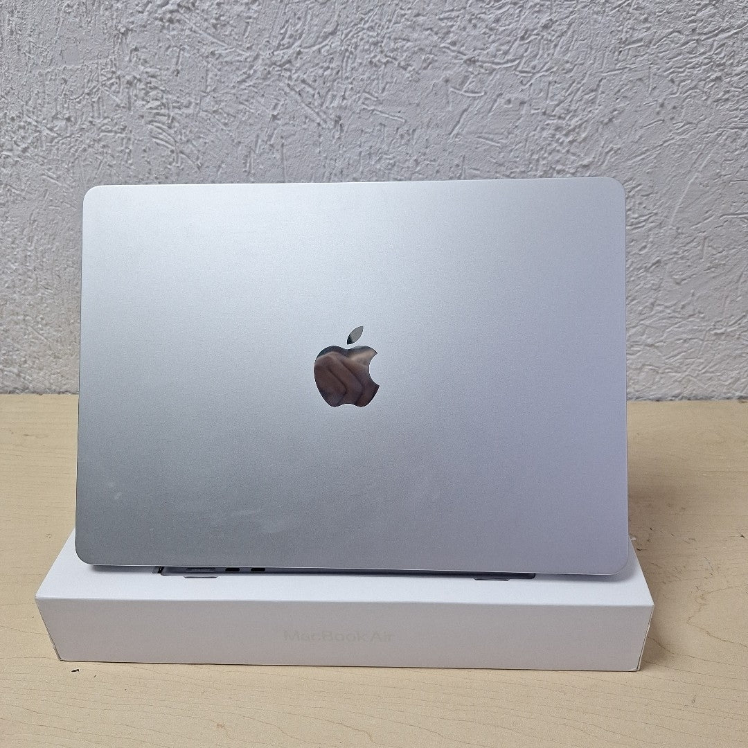 LAPTOP APPLE MACBOOK AIR 13" 2022 3.49 A2681 (8 CPU/8 GPU) 256 GB SSD 8 GB RAM