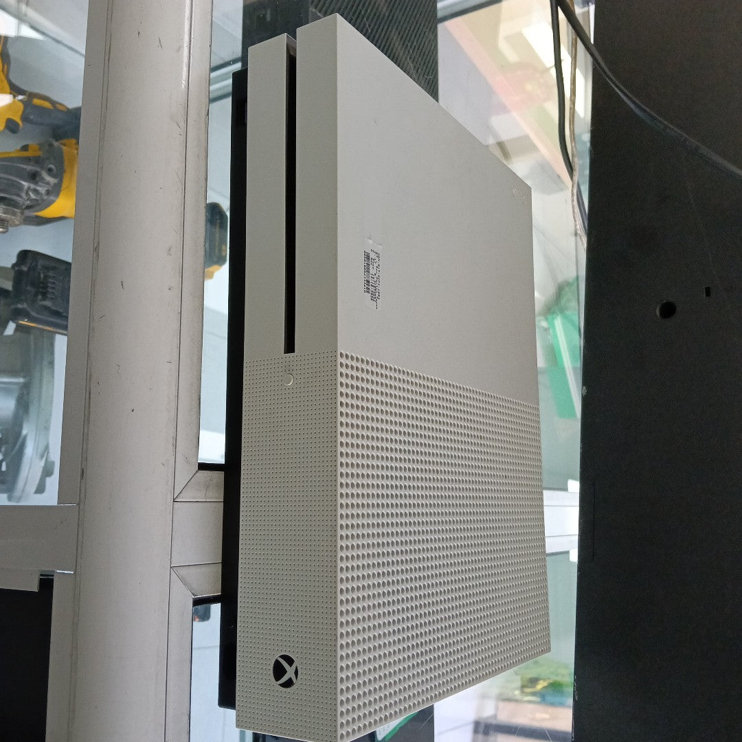 CONSOLA DE VIDEOJUEGO MICROSOFT XBOX ONE S 1 TB (SEMINUEVO)