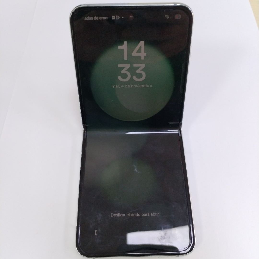 CELULAR SAMSUNG GALAXY Z FLIP 5 SM-F731B (2023) 256 GB 8 GB RAM (SEMINUEVO)
