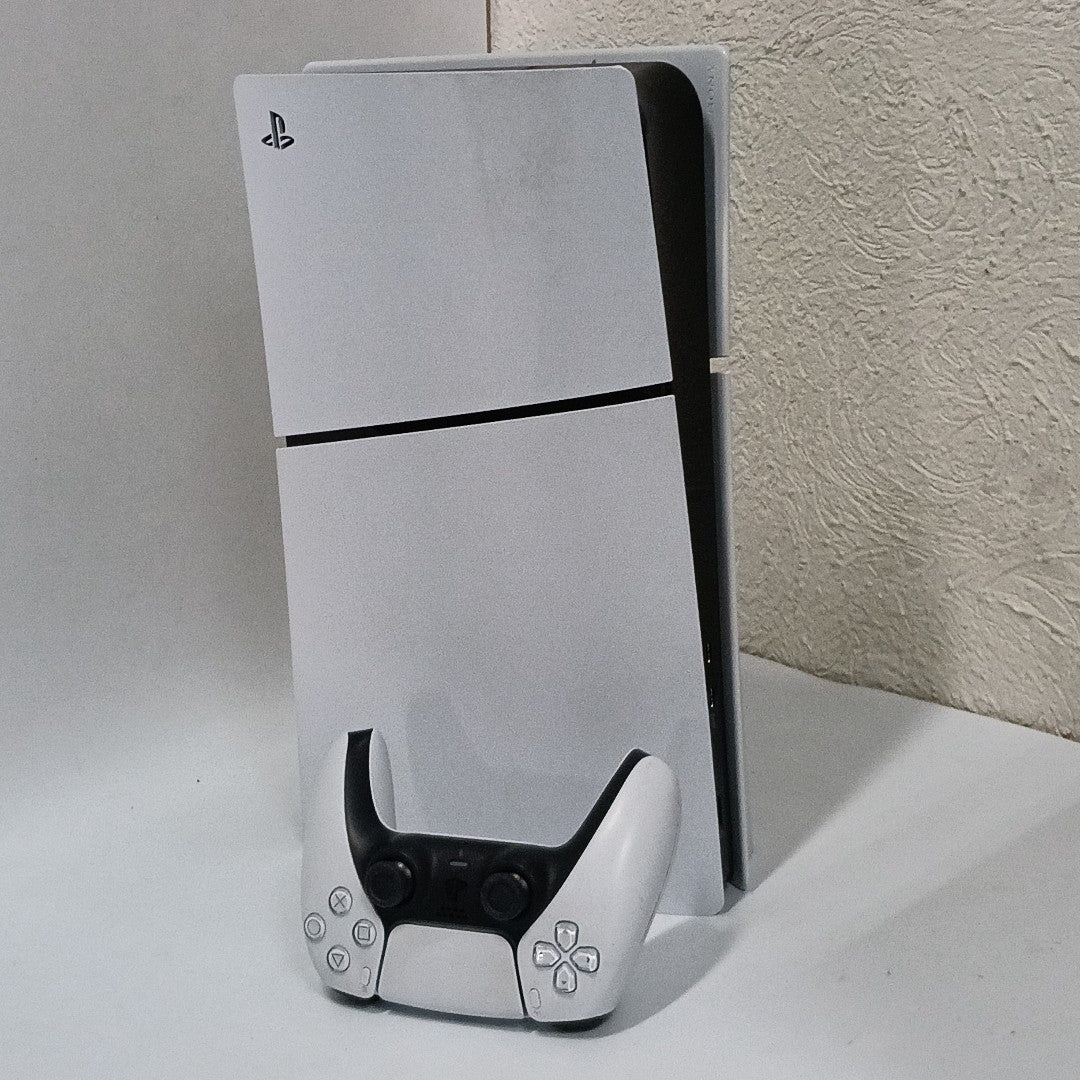 CONSOLA DE VIDEOJUEGO SONY PS5 825 SSD (SEMINUEVO)