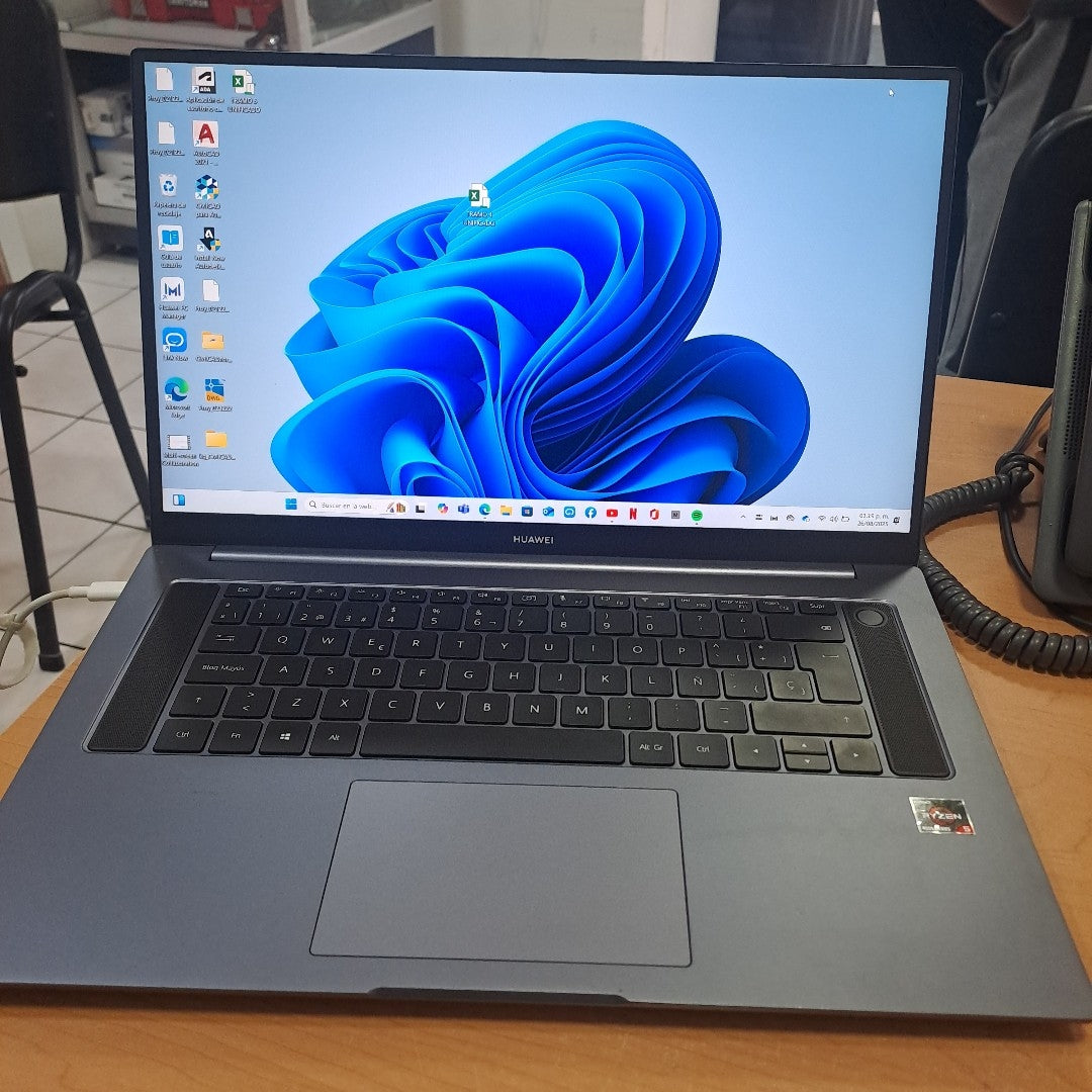LAPTOP HUAWEI MATEBOOK D16 HVY-WAP9 (2022) 512 GB SSD 16 GB RAM (SEMINUEVO)