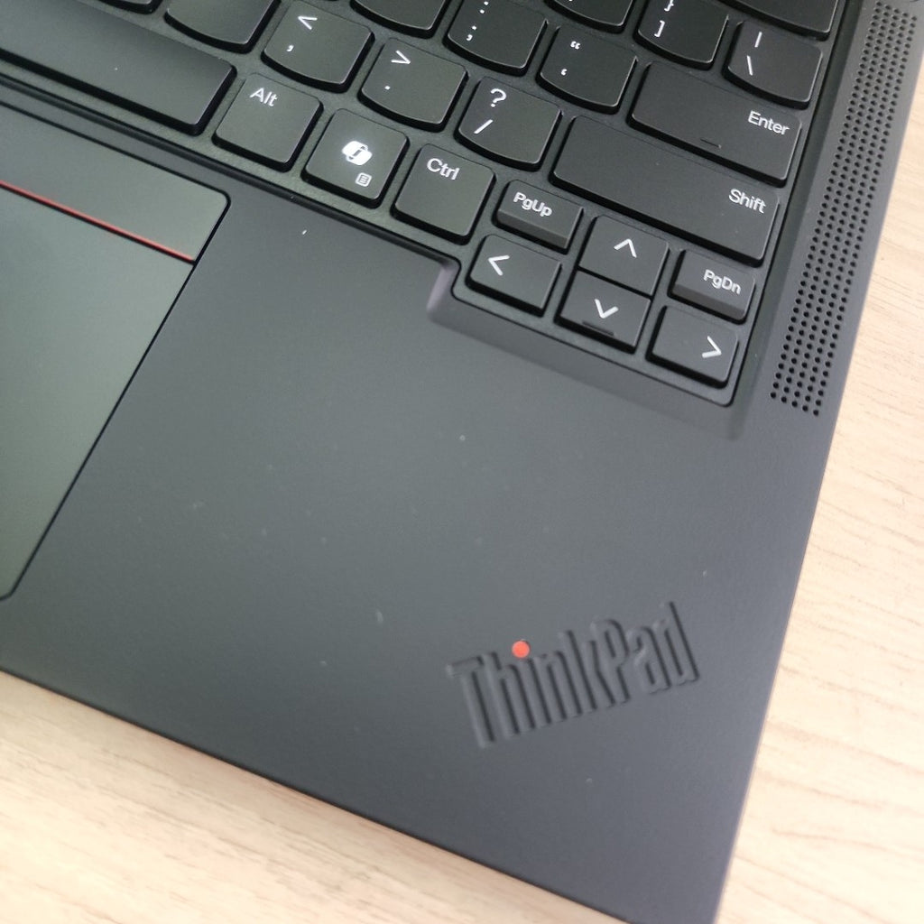 LAPTOP LENOVO THINKPAD T14  GEN 5 (2025) 256 GB SSD 16 GB RAM (SEMINUEVO)