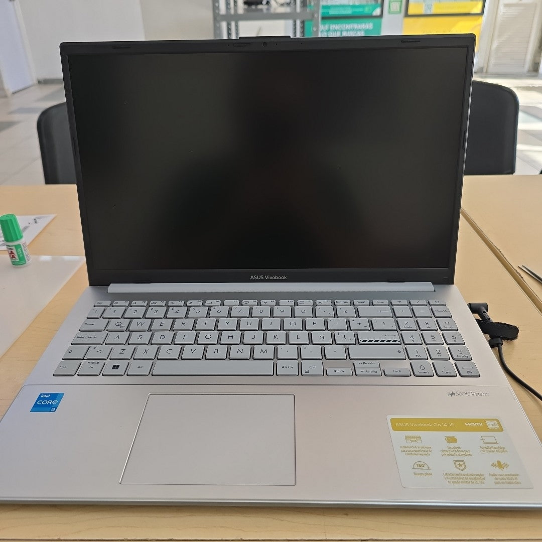 LAPTOP ASUS VIVOBOOK GO 15 E1504GA-NJ163W (2023) 512 GB SSD 8 GB RAM (SEMINUEVO)