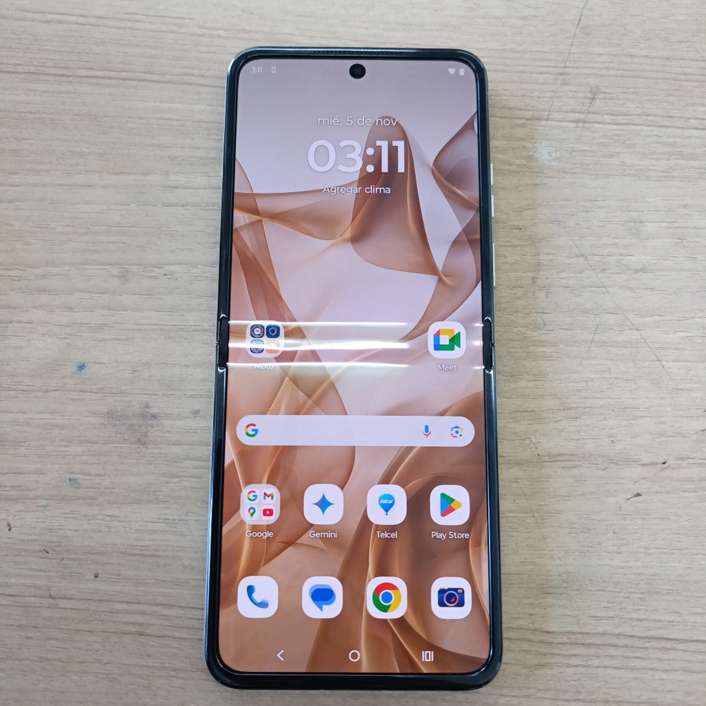 CELULAR MOTOROLA RAZR 50 5G XT2453-1 512 GB 12 GB RAM (SEMINUEVO)