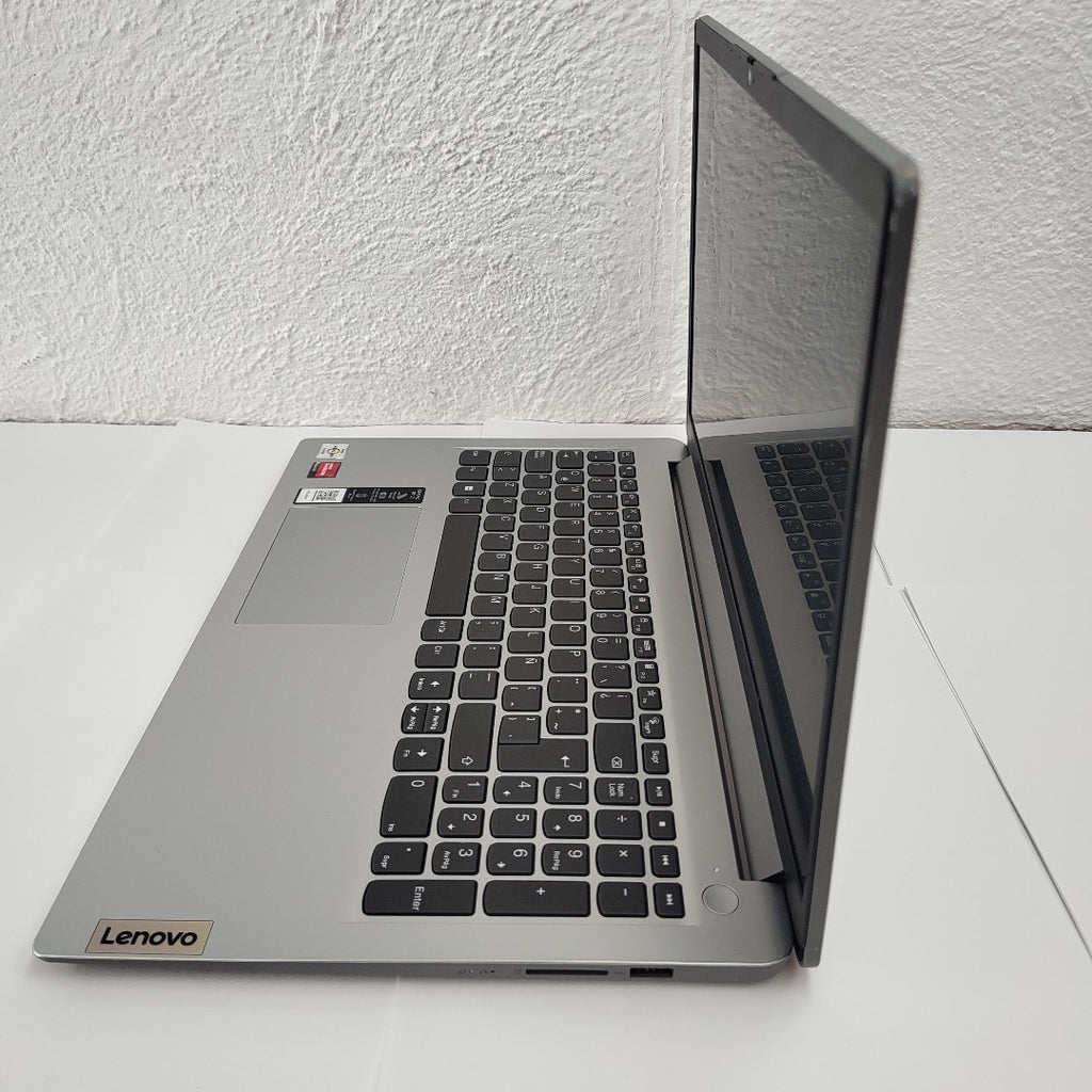 LAPTOP LENOVO IDEAPAD 1 15AMN7 (2023) 512 GB SSD 8 GB RAM (SEMINUEVO)