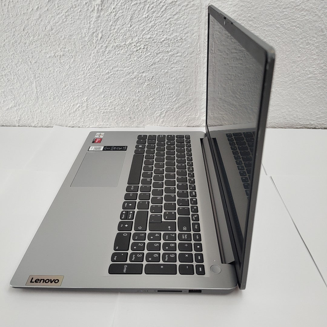 LAPTOP LENOVO IDEAPAD 1 15AMN7 (2023) 512 GB SSD 8 GB RAM (SEMINUEVO)