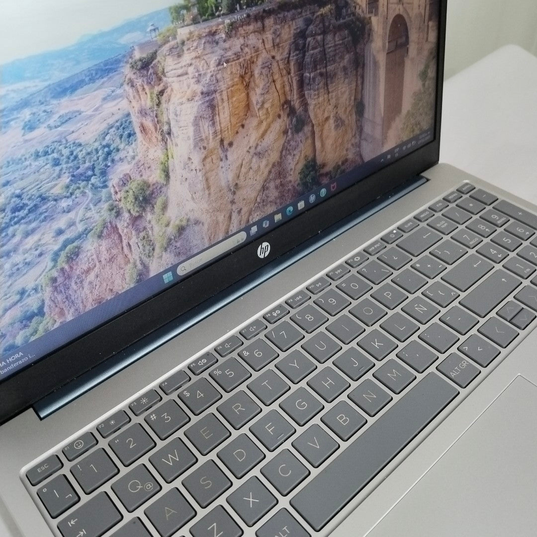 LAPTOP HP 15-FD0026LA (2024) 512 GB SSD 8 GB RAM (SEMINUEVO)