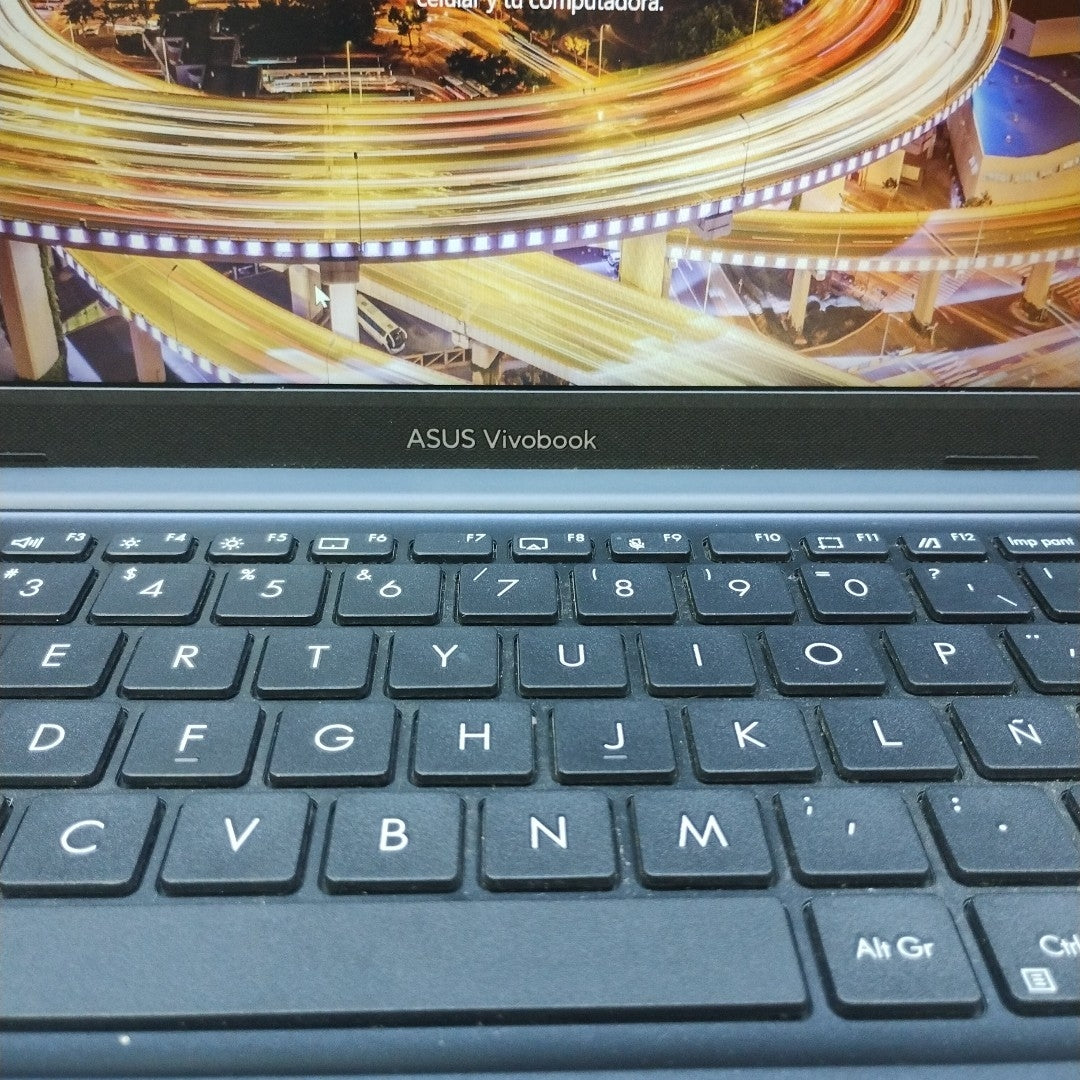 LAPTOP ASUS VIVOBOOK 14 X1404ZA-NK148W (2024) 512 GB SSD 8 GB RAM (SEMINUEVO)