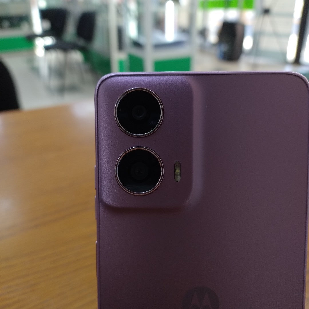 CELULAR MOTOROLA MOTO G24 XT2423-1 (2024) 256 GB 4 GB RAM (SEMINUEVO)