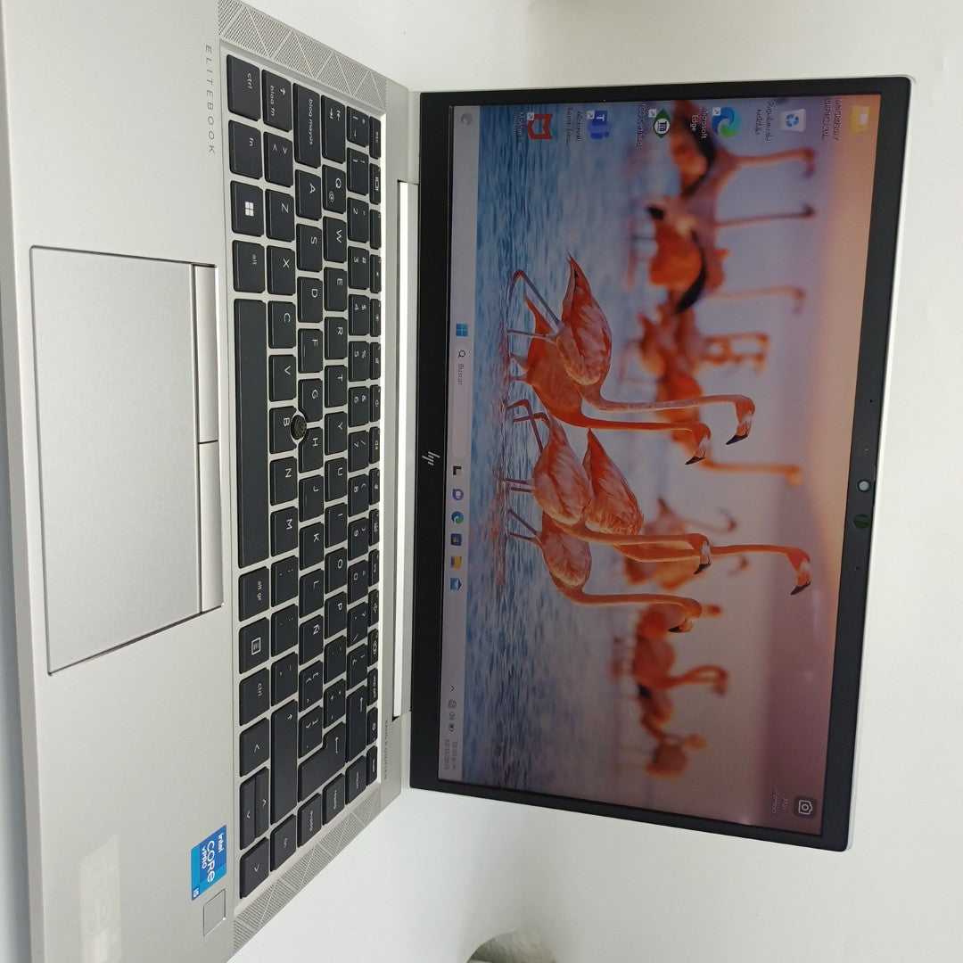 LAPTOP HP ELITEBOOK 840 G8 (2023) 256 GB SSD 16 GB RAM (SEMINUEVO)