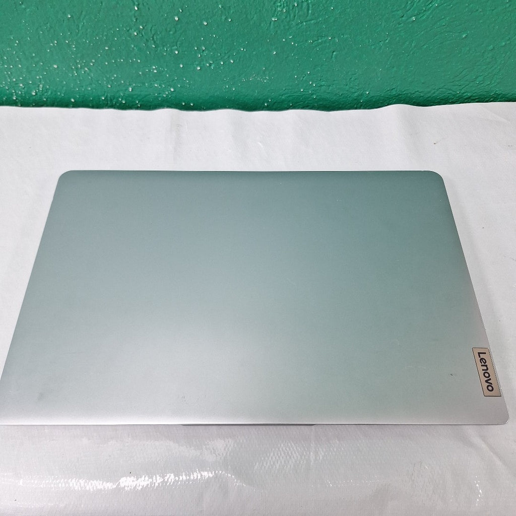 LAPTOP LENOVO IDEAPAD 1 15IAU7 (2024) 256 GB SSD 8 GB RAM (SEMINUEVO)