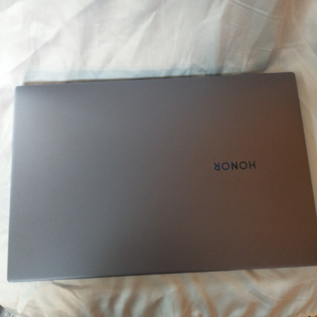LAPTOP HONOR MAGICBOOK 14 NMH-WDQ9HN (2022) 512 GB SSD 8 GB RAM (SEMINUEVO)