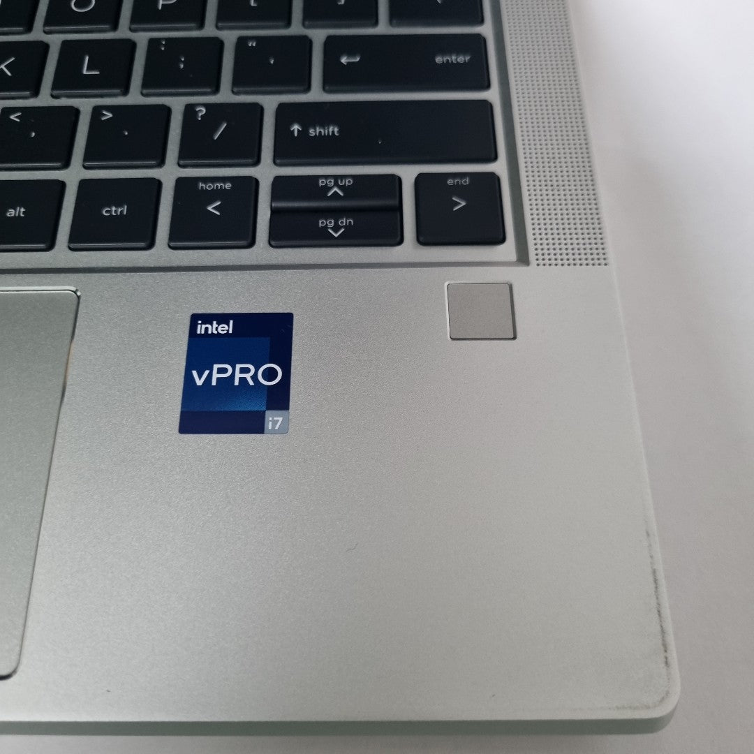 LAPTOP HP ELITEBOOK 630 G10 (2024) 512 GB SSD 32 GB RAM (SEMINUEVO)