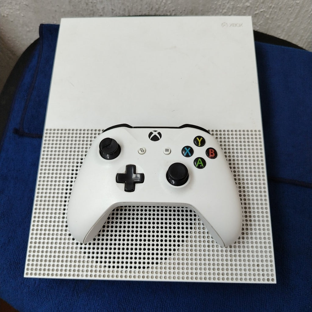 CONSOLA DE VIDEOJUEGO MICROSOFT XBOX ONE S 1 TB (SEMINUEVO)