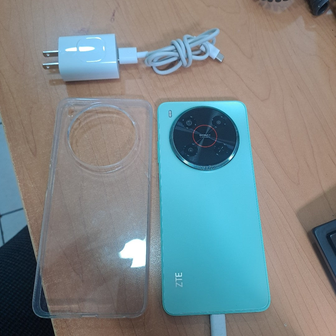 CELULAR ZTE BLADE V70 MAX Z2467 (2025) 256 GB 4 GB RAM (SEMINUEVO)
