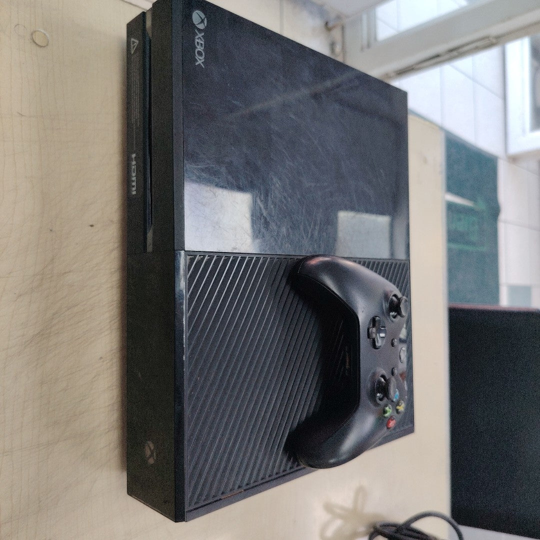 CONSOLA DE VIDEOJUEGO MICROSOFT XBOX ONE 1 TB (SEMINUEVO)