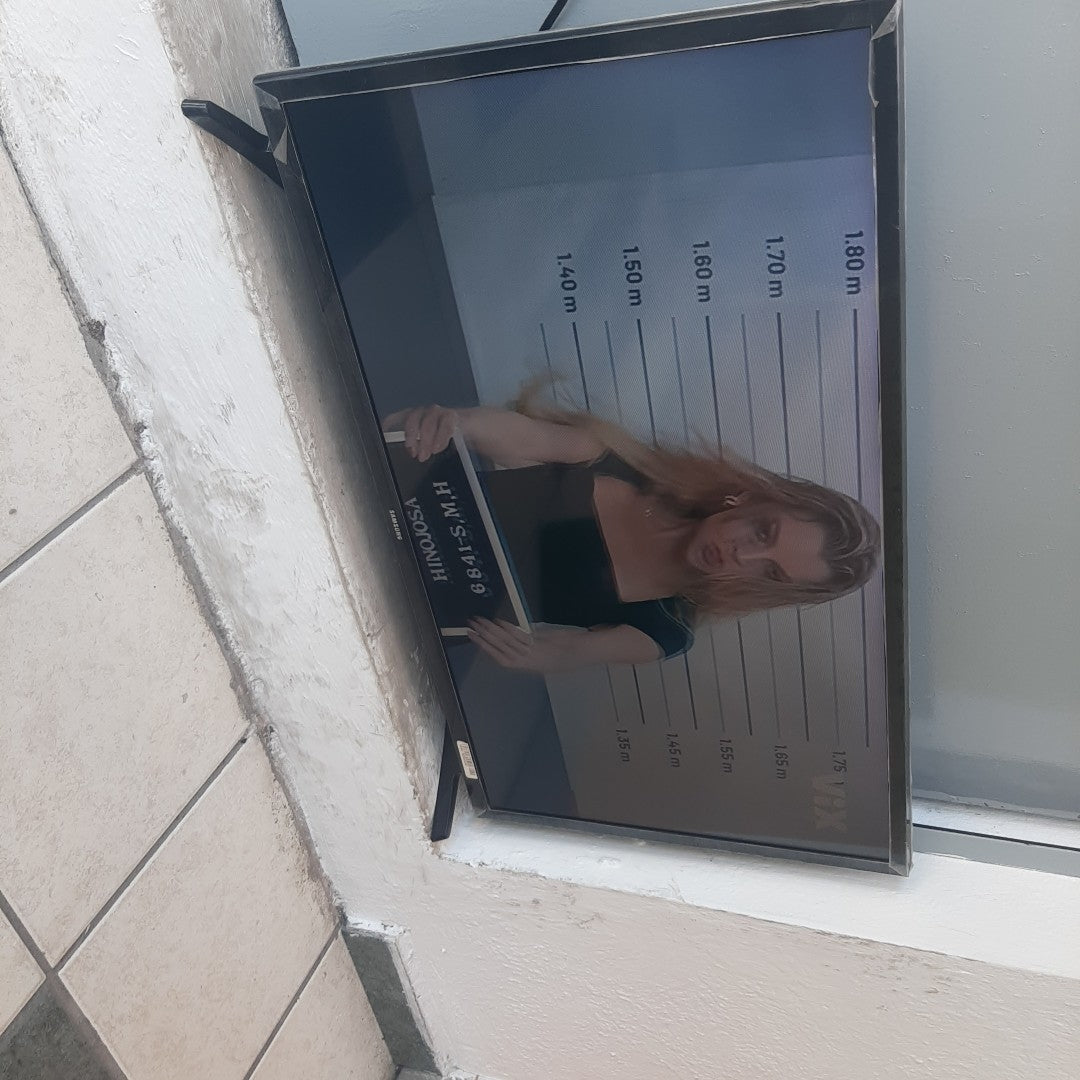 PANTALLA SAMSUNG UN32T4300AF (2020) 32" LED HD (SEMINUEVO)