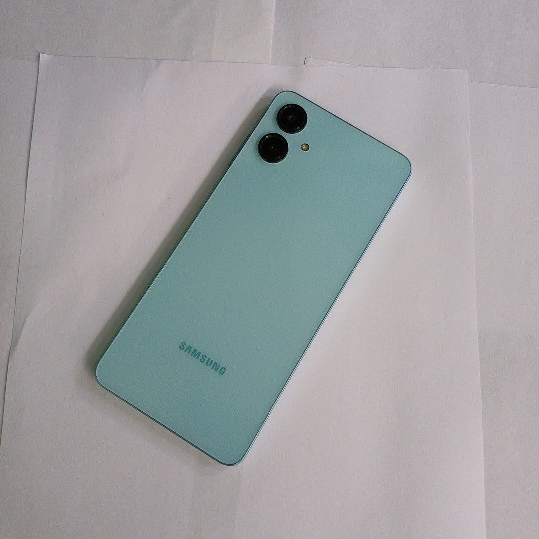 CELULAR SAMSUNG GALAXY A06 SM-A065M (2024) 64 GB 4 GB RAM (SEMINUEVO)